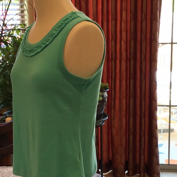 Sleeveless Green Tee. - Picture 3 of 8